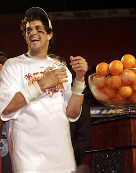 Move along, folks. According to the FWAA, Matt Leinart and USC never won the 2004 championship. (US Presswire)