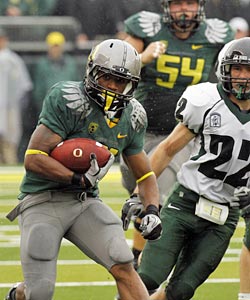 LaMichael James runs wild on an overmatched Portland State to the tune of 226 yards on 14 carries. (AP)