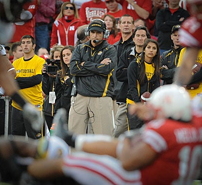 Missouri's Gary Pinkel watches what seemingly is one of the few times Roy Helu Jr is tackled. (AP)
