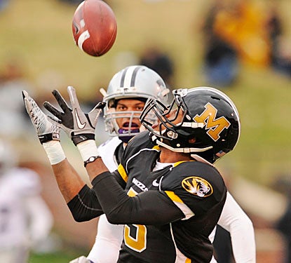 Rolandis Woodland hauls in a pass from Blaine Gabbert for a 51-yard gain by the Tigers.  (AP)
