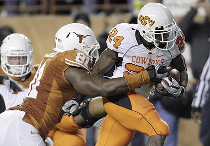 Kendall Hunter's 9-yard touchdown burst in the second quarter is part of a 30-0 run for Oklahoma State.  (AP)
