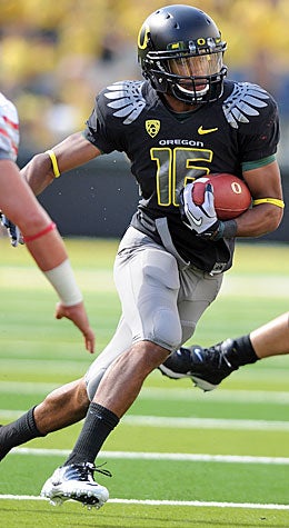 Daryle Hawkins doesn't have the bulk, but is trying to give Oregon's defense an idea of what it's up against. (Getty Images)