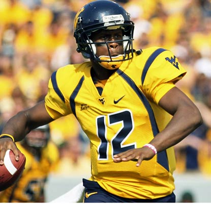 Geno Smith carves up the Norfolk State defense for 371 yards passing and four touchdowns.  (AP)