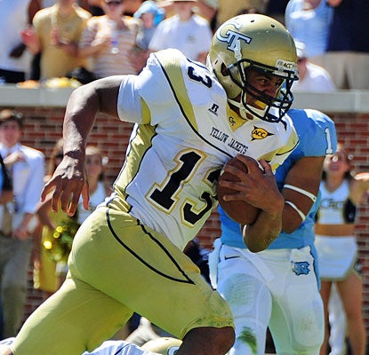 Tevin Washington rushes for his second TD of the game, a 5-yarder that gives Georgia Tech the lead for good.  (Getty Images)