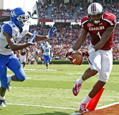 Alshon Jeffery sneaks past the pylon for a touchdown in South Carolina's dominating win over Kentucky.  (AP)