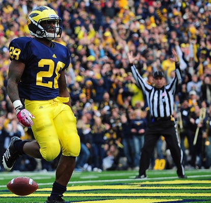 Michigan's Fitzgerald Toussaint finds the end zone in the third quarter and rushes for a career-best 170 yards.  (US Presswire)