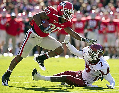 Brandon Harton, a former walk-on, rushes for 98 yards to help No. 18 Georgia win its seventh game in a row. (US Presswire)
