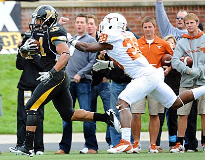 Kendial Lawrence scores on a 35-yard touchdown run against the Longhorns. Lawrence finishes with 106 rushing yards. (US Presswire)