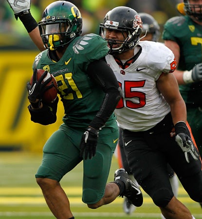 LaMichael James, the nations leading rusher, goes for 142 before leaving in the third with an injury. (Getty Images)