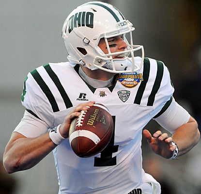 Terry Tettleton comes up with two passing touchdowns and the winning score on the ground for Ohio. (AP)