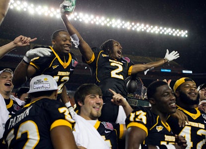No. 22 Southern Miss celebrates its school-record 12th win for departing coach Larry Fedora in the Hawaii Bowl. (US Presswire)