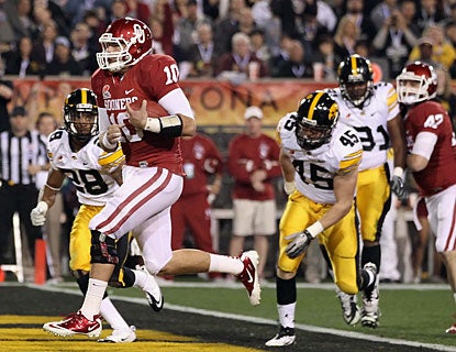 Blake Bell runs for three touchdowns, including a pair of 4-yard ones for a 14-0 advantage at the half. (Getty Images)