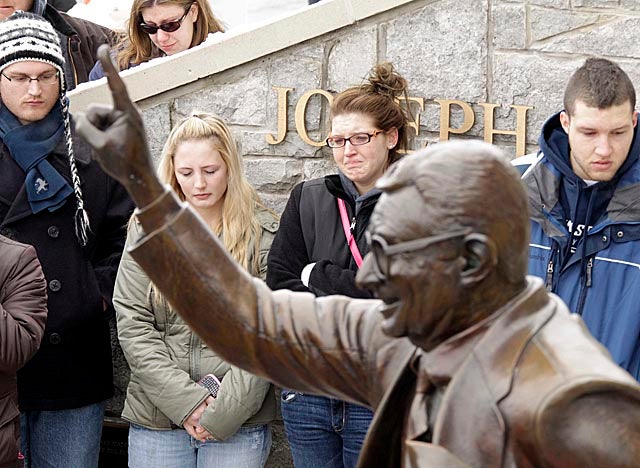 Students gather outside Beaver Stadium to pay their respects to the memory of Joe Paterno. (AP)