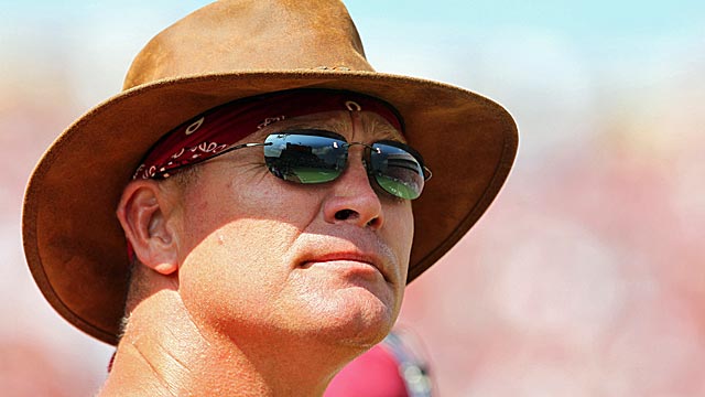 The Boz watches from the sidelines as Oklahoma takes on Florida State in 2010. (US Presswire)