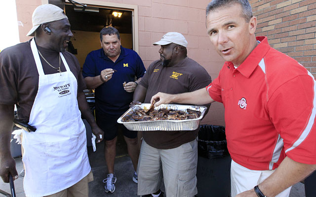 BBQ diplomacy? Michigan coach Brady Hoke and Ohio State's Urban Meyer share some ribs in Southfield. (AP)