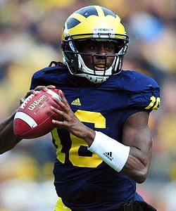 Denard Robinson is back to try and lead Michigan to another BCS bowl. (US Presswire)