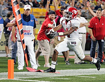 Youngstown State's Andre Stubbs scores on a 13-yard touchdown run against Pitt. (US Presswire)