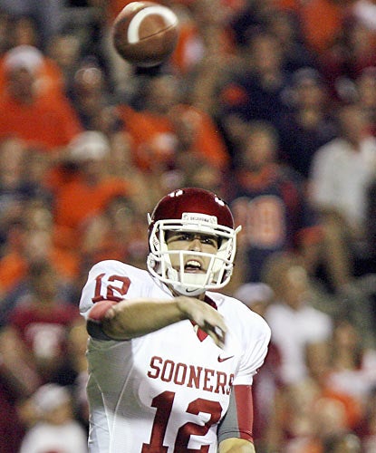 QB Landry Jones and the Sooners take a while to get rolling but they use a strong fourth quarter where they outscore UTEP 14-0. (AP)