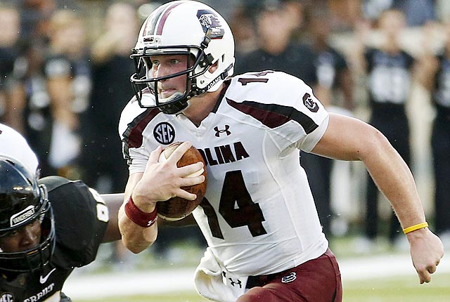 Shaw returned to the game and led the Gamecocks on their winning touchdown drive. (AP)