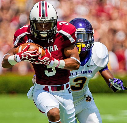 Damiere Byrd makes a 53-yard grab early for South Carolina, nearly topping the Gamecocks' Week 1 total of 67 yards.  (US Presswire)