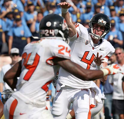 Sean Mannion leads the Beavers to another big win with a career-high 379 yards through the air and two TD passes.  (Getty Images)