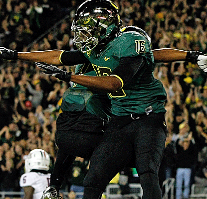 Oregon has plenty of reason to celebrate after quickly turning a close game into a rout against Arizona.  (Getty Images)