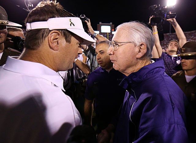 Snyder's Wildcats got an upset in Norman, where O.U. was 14-0 vs. ranked foes under Stoops. (US Presswire)
