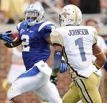 Benny Cunningham leads Middle Tennessee to victory with 217 rushing yards and five touchdowns.  (US Presswire)