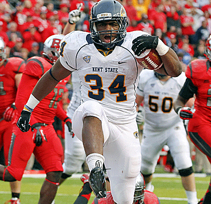 Kent State RB Trayion Durham celebrates his third-quarter touchdown in an upset over previously unbeaten Rutgers.  (US Presswire)