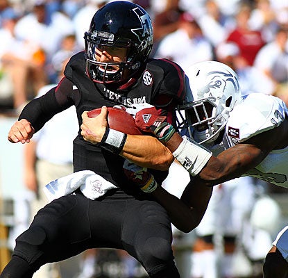 Johnny Manziel leads Texas A&M to another road win (5-0 this season) with 311 yards passing and 129 rushing.  (US Presswire)