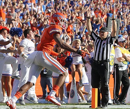 Gators wide receiver Quinton Dunbar scores from 3 yards out to even the score with 1:42 remaining in the game. (US Presswire)