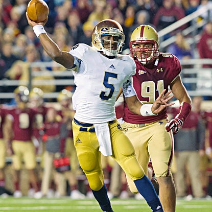 Everett Golson runs for a touchdown and throws for two more in Notre Dame's win. (US Presswire)