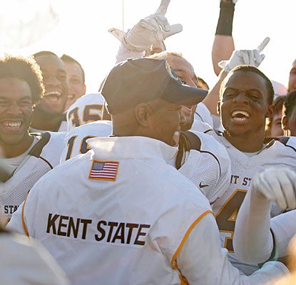 Kent State coach Darrell Hazell and his players celebrate the Golden Flashes' school-record 10th victory.  (Getty Images)