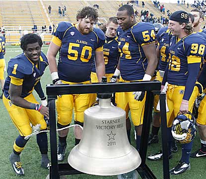 Kent State players gather for a celebratory ringing of the Victory Bell after defeating Ohio.  (AP)