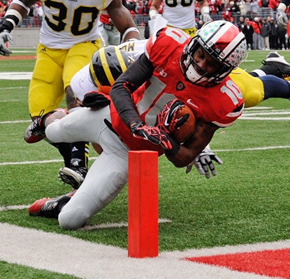 Corey Brown (eight catches, 95 yards) stretches for a Buckeyes touchdown in the first half.  (Getty Images)