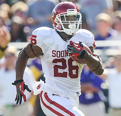 Damien Williams breaks into the open and sprints for a 66-yard touchdown to give Oklahoma a 21-7 lead.  (US Presswire)