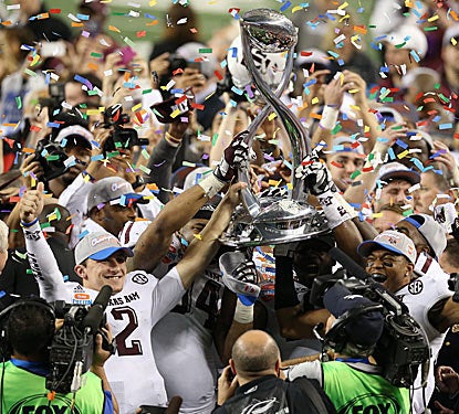 Johnny Manziel celebrates with the rest of the Aggies after whipping the Sooners in the Cotton Bowl.  (US Presswire)