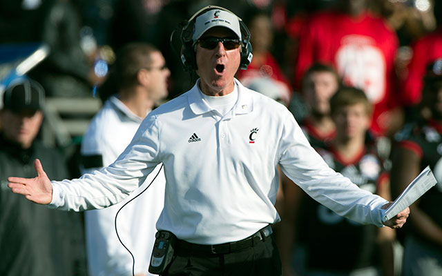 Tommy Tuberville plans to fine Cincinnati players via their cost of attendance stipends. (USATSI)