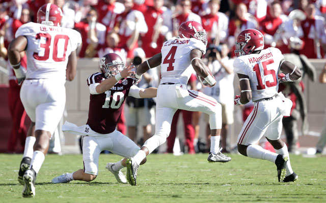 28 How Many Quarters Are There In College Football Background 