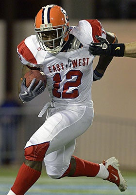 Syracuse running back Delone Carter runs for 54 yards and is named the offensive MVP. (AP)
