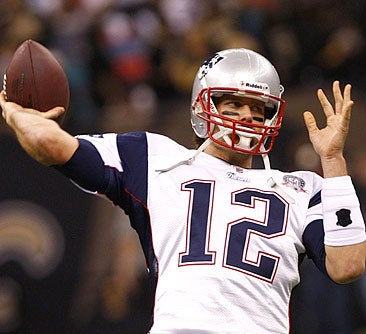 Tom Brady drives the Pats down the field in the first. 