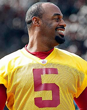 Donovan McNabb still doesn't look quite right in Washington colors. (US Presswire)