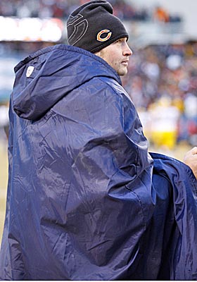 Cutler stands apart from his teammates in the fourth quarter at Soldier Field. (US Presswire)