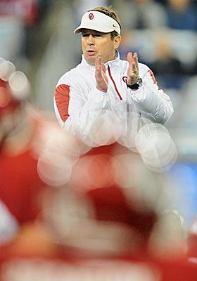 Stoops will make a reported $4.875 million this season, making him one of the highest-paid coaches in the country. (US Presswire)