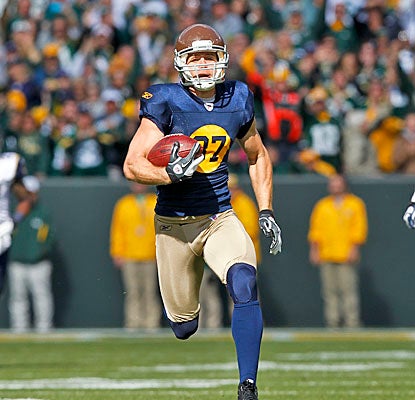 Jordy Nelson is in the open field and won't be caught as he scores a career-best 93-yard touchdown. (AP)