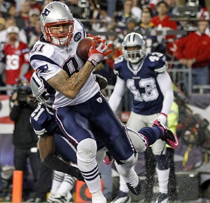 Aaron Hernandez catches the game-winning touchdown with 22 seconds left to give the Patriots a hard-fought victory.  (US Presswire)