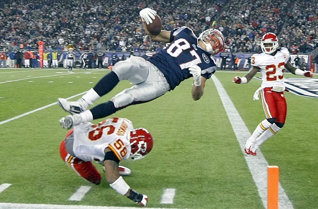Why is Rob Gronkowski getting so much love? Because not many tight ends can do this. (US Presswire)