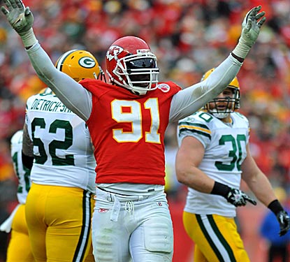 Tamba Hali and the Chiefs defense keep Green Bay's vaunted offense under control.  (US Presswire)