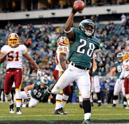 Dion Lewis, playing in place of LeSean McCoy, scores a touchdown in the fourth quarter for the Eagles.  (US Presswire)