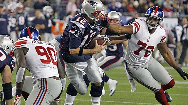The Giants defense is looking super again, allowing just 12.3 points a game in three playoff wins. (US Presswire)